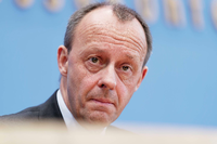 Friedrich Merz hat vor Journalisten seine Kandidatur für den Parteivorsitz erklärt. Foto: imago images/Jürgen Heinrich