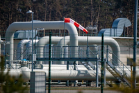 Rohrsysteme und Absperrvorrichtungen in der Gasempfangsstation der Ostseepipeline Nord Stream 1. Foto: dpa/Stefan Sauer