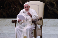 Kommt der Regenbogen in den Vatikan? Papst Franziskus bekennt sich zur Unterstützung von zivilen Homo-Ehen. Foto: dpa