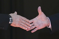 Mit einem Handschlag begann das Gipfeltreffen von Wladimir Putin und Joe Biden in Genf. Foto: Sergei Bobylev/imago images/ITAR-TASS