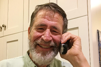 George P. Smith von der University of Missouri während eines Telefonats, in dem der Forscher zum Chemienobelpreis 2018 beglückwünscht wird. Foto: REUTERS/Marjorie Sable
