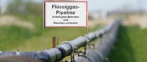  Blick auf eine Flüssiggas-Pipeline am Nordsee Gas Terminal.