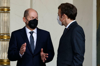 Bundeskanzler Olaf Scholz mit Präsident Emmanuel Macron im Elysee-Palast. Foto: Ludovic MARIN / AFP