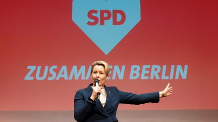 Berlins Regierende Bürgermeisterin Franziska Giffey (SPD) spricht bei einem Wahlkampfevent in Berlin.