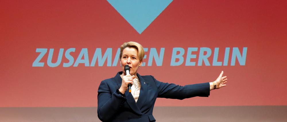 Berlins Regierende Bürgermeisterin Franziska Giffey (SPD) spricht bei einem Wahlkampfevent in Berlin.