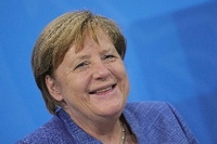 Angela Merkel freut sich. Foto: Michael Kappeler/Pool via REUTERS
