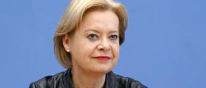 Linken-Abgeordnete Gesine Lötzsch sutzt seit 2002 im Bundestag: Die Politikerin berichtet von Morddrohungen und Auseinandersetzungen auf der Straße.