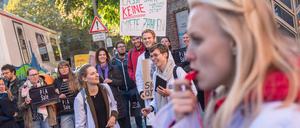 Ein Protest von Psychotherapeuten in Ausbildung Protest vor der Charité in Berlin.
