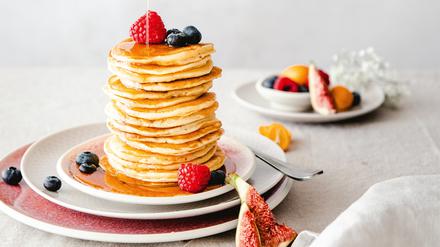 American Buttermilk Pancakes aus „Pancakes – Süß und herzhaft für jeden Tag“ von Christin Geweke (Hölker Verlag).