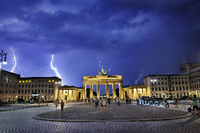 Gewitter über der Museumsinsel in Berlin-Mitte. Foto: David Heerde