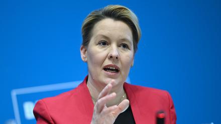 Franziska Giffey (SPD), Berliner Senatorin für Wirtschaft, Energie und Betriebe, spricht bei der Pressekonferenz nach der Sitzung des Berliner Senats im Roten Rathaus.