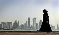 Tradition trifft Moderne. Vor allem in der katarischen Hauptstadt Doha schickt sich das Herrscherhaus an, das Land zu öffnen. Foto: Kamran Jebreili/dpa