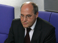 Früherer Vorsitzender der Linkspartei: Gregor Gysi. Foto: Bernd von Jutrczenka/dpa