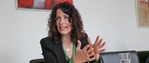 Bettina Jarasch, Vorsitzende der Grünen-Fraktion im Berliner Abgeordentenhaus, spricht bei einem dpa-Interview.