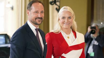 Haakon (l), Kronprinz von Norwegen, und Mette-Marit, Kronprinzessin von Norwegen, besuchen Deutschland ab Montag.