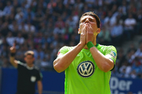Wolfsburgs Mario Gomez nach dem Spiel gegen den HSV. Foto: Christian Charisius/ dpa
