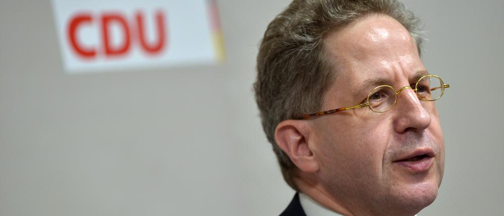 Nach mehreren umstrittenen Äußerungen von Hans-Georg Maaßen hat das CDU-Präsidium den früheren Verfassungsschutzpräsidenten zum Parteiaustritt aufgefordert. 