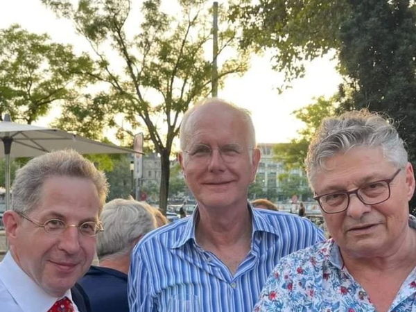 Hans-Georg Maaßen (links), Harald Schmidt (Mitte) und Matthias Matussek beim Sommerfest der „Weltwoche“