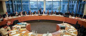 Blick in den Sitzungssaal mit dem Haushaltsausschuss des Bundestags am 16. November.