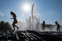 Wasser bietet Abkühlung bei Hitze, wird in Berlin aber gerade im Sommer knapp. Foto: imago images / snapshot 7 K M Krause