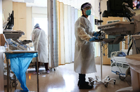 Betreuung eine Covid-19-Patienten in einem US-Krankenhaus (Symbolbild) Foto: AFP/Getty Images/Mario Tama