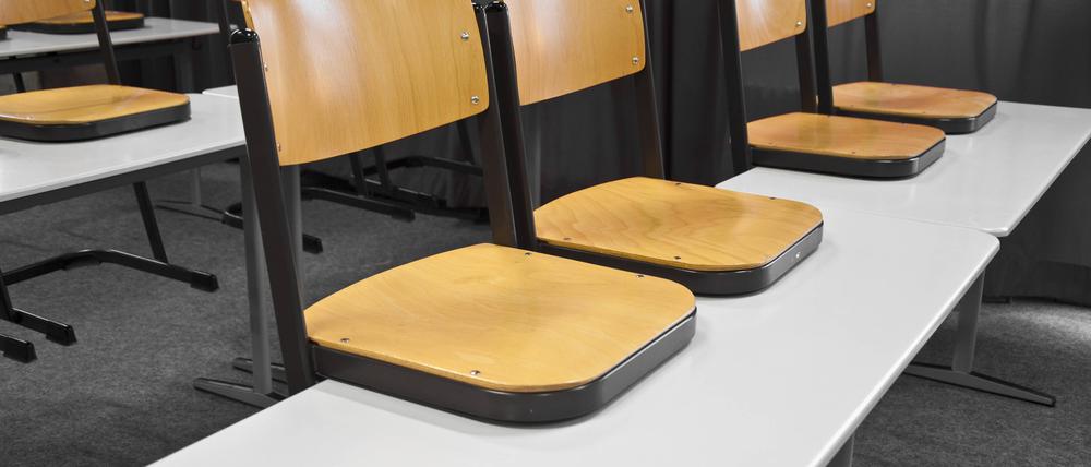  Stühle in einem deutschen Klassenzimmer. 