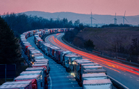 Ins Stocken geraten: Die Coronakrise hat gezeigt, wie verletzlich die globalen Transportketten sind. Foto: Imago Images/Max Stein