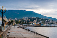Ein Blick auf die Krim-Stadt Jalta: Auch hier soll enteignet werden. Foto: Imago