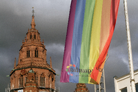 Wenn Menschen in der katholischen Kirche öffentlich machen queer zu sein, drohen Arbeitskonsequenzen. Foto: imago images