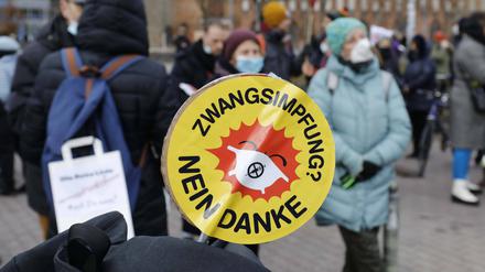 Seit mehreren Wochen demonstrieren in Berlin und anderen Städten bundesweit montags Menschen gegen die staatlichen Coronamaßnahmen.
