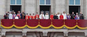 Die britische Königsfamilie samt König Charles III. und Camilla nach der Krönung auf dem Balkon des Buckingham Palace.