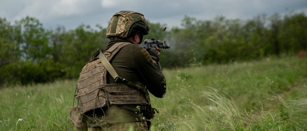 Ein ukrainischer Soldat während deiner Übungseinheit.