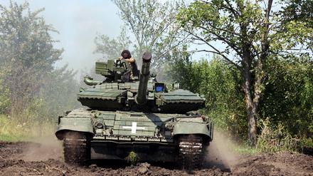 Ein ukrainischer Panzer an der Front.
