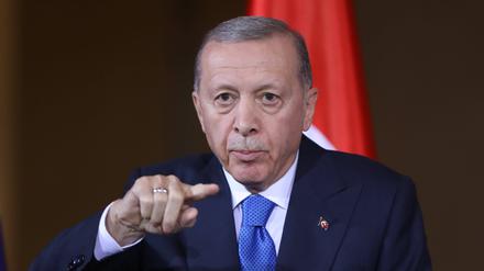 Erdogan am 17.11.2023 bei einer Pressekonferenz in Deutschland.