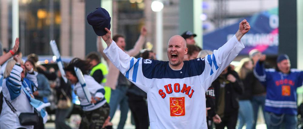 29. Mai 2022. Finnland ist gerade Weltmeister geworden, auf den Straßen in Tampere feiern die Menschen. 