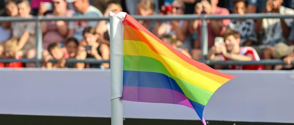 In vielen Sportvereinen bekommen queere Themen zunehmend mehr Sichtbarkeit.