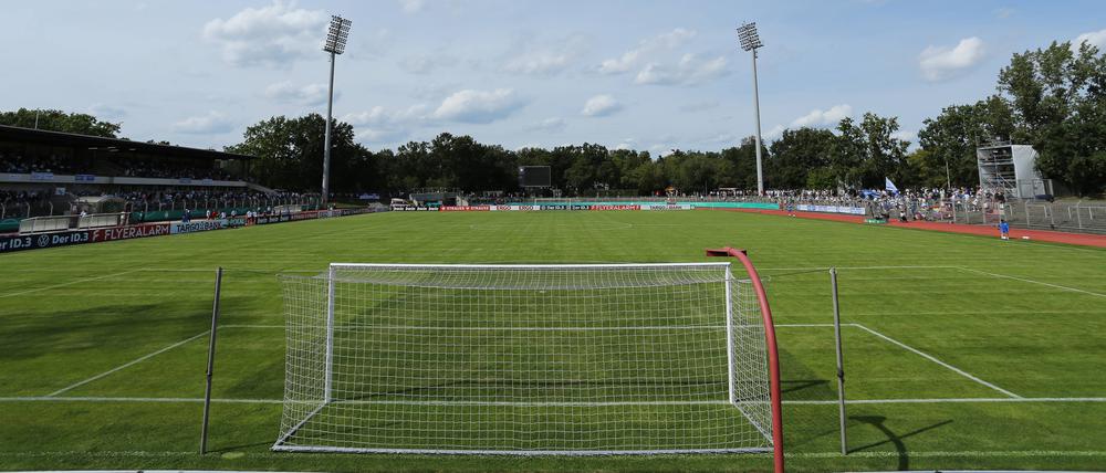 Das Mommsenstadion in Charlottenburg-Wilmersdorf wird für die Fußball-EM umgebaut und saniert.