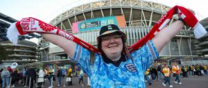 Ein England-Fan vor dem Stadion in Australien.