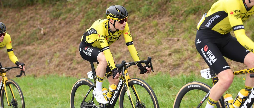 Tour-de-France-Champion Jonas Vingegaard war in einen dramatischen Sturz verwickelt worden.