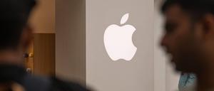Am 20. April 2023 ist vor dem neuen Apple Inc.-Store in Neu-Delhi, Indien, ein Logo von Apple Inc. zu sehen. 