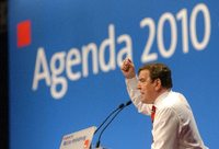 Mehr Flexibilität auf dem deutschen Arbeitsmarkt forderte auch Schröder mit seiner Agenda 2010. Foto: imago/Ipon