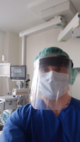 Selbstgebastelter Gesichtsschutz in einem Berliner Krankenhaus. Foto: Ricardo Lange