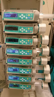 Perfusoren oder auch Spritzenpumpen genannt automatisieren die Dosierung von Medikamenten auf der Intensivstation. Foto: Ricardo Lange