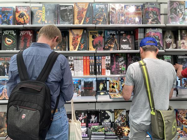 Besucher des Internationalen Comic-Salons Erlangen 2022.