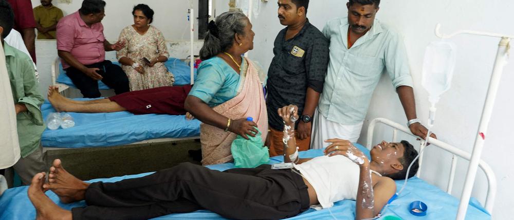 Im Krankenhaus von Ernakulam werden Opfer des Anschlags versorgt.