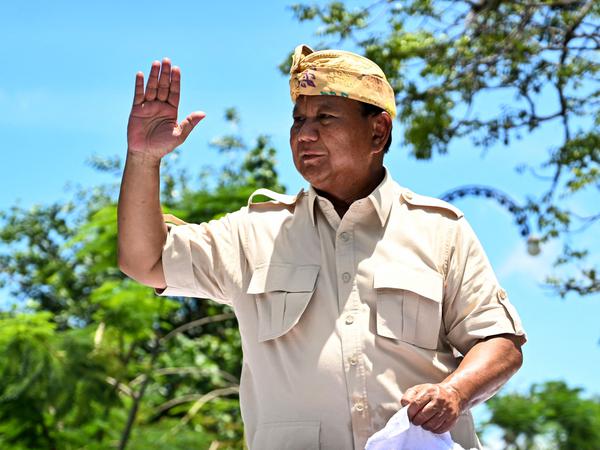 Als knuffige Comicfigur wird der Wahlfavorit Prabowo in den Sozialen Netzwerken von seinem Kampagnenteam vermarktet, im echten Leben sieht man die Züge des Ex-Generals.