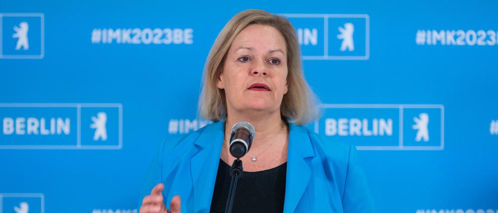 Nancy Faeser (SPD), Bundesministerin für Inneres und Heimat, spricht bei einer Pressekonferenz nach Gesprächen bei der Innenministerkonferenz (IMK). 