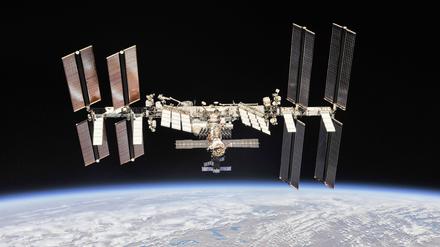 Internationale Raumstation ISS. Trümmerteile eines ausrangierten Batteriepakets könnten am 8. März auf die Erde niedergehen.