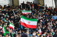 In Maschad wurden entgegen der vorherigen Zusage des iranischen Fußballverbands nur Männer ins Stadion gelassen. Foto: AFP