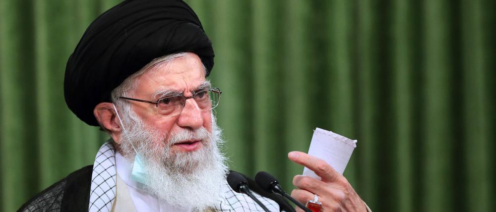  Ajatollah Ali Chamenei, Oberster Fürher des Irans, spricht bei einer Videokonferenz mit Mitgliedern der Islamischen Beraterversammlung. 